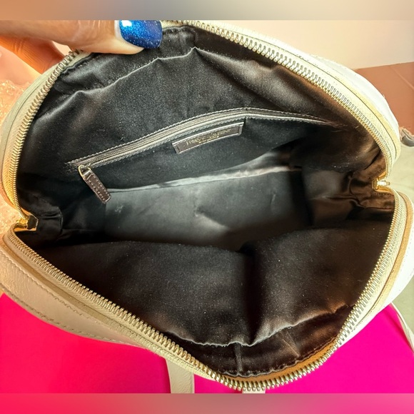 Yves Saint Laurent Black and Gold Interior - Picture 9 of 15